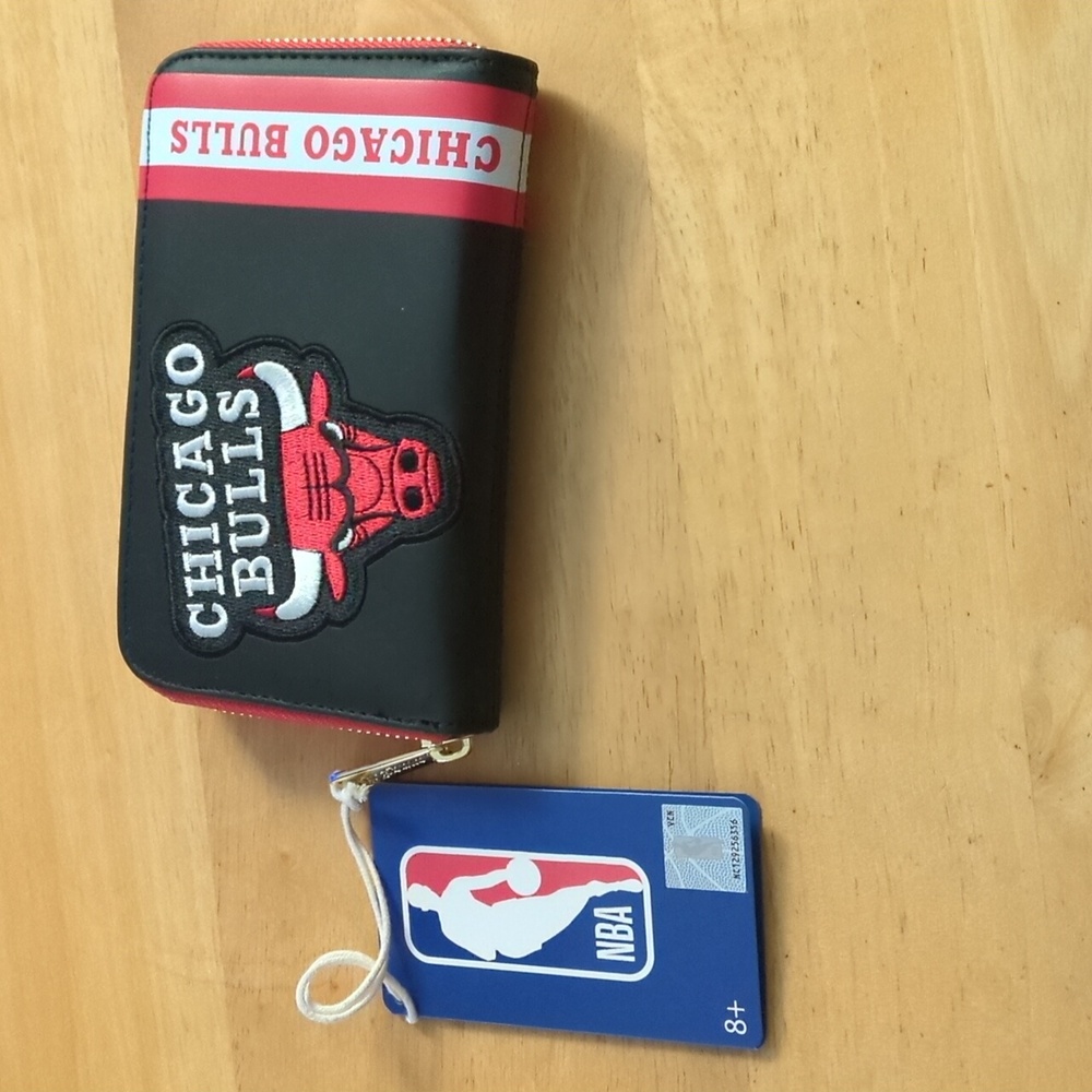Chicago Bulls Loungefly Zipper Wallet